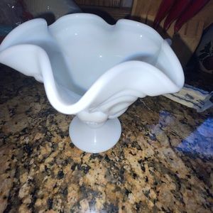 Fenton ruffled dish with deep prints